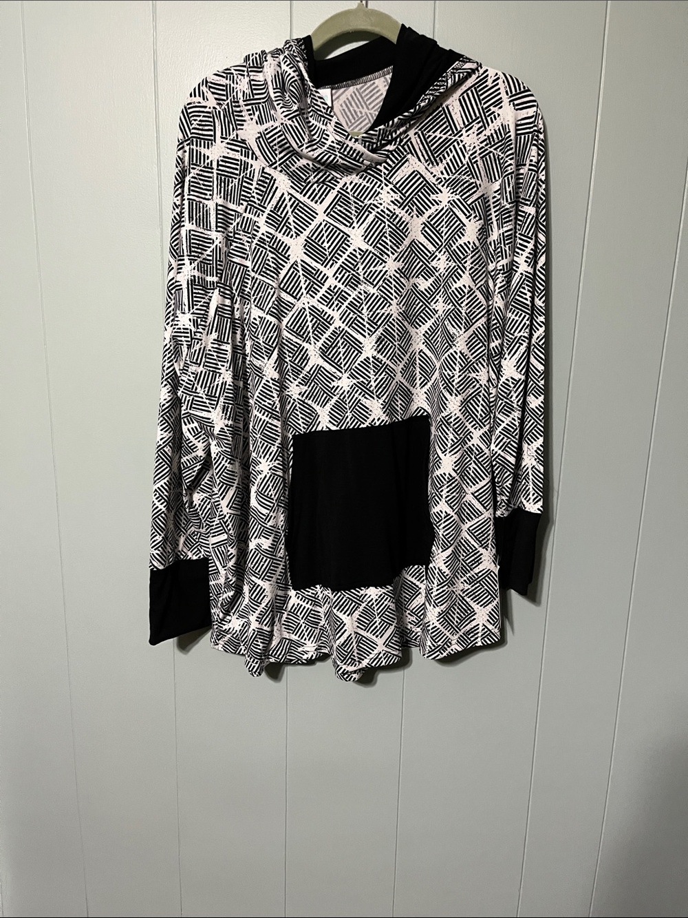 LuLaRoe Amber Black and White Abstract Geometric Hooded Top